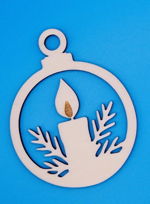 Déco à suspendre motif bougie et branche de sapin
