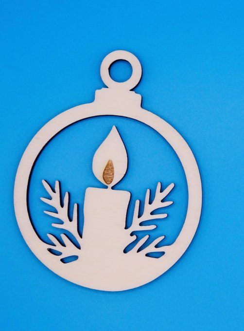 Déco à suspendre motif bougie et branche de sapin