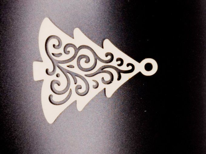 Déco forme sapin  6 branches motifs liseret